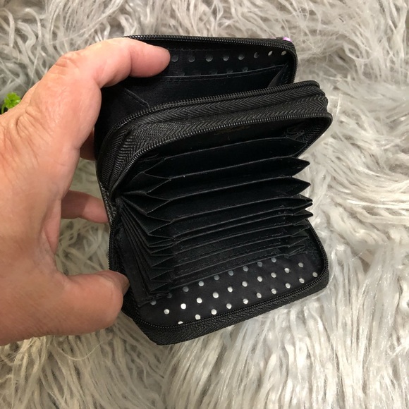 ❤️SOLD❤️NWT floral wallet with RFID reader shield - Picture 4 of 7